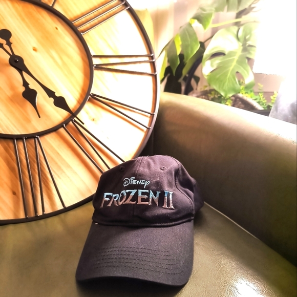 Gently used black frozen 2 collectors hat ball cap women's men's blue Elsa - Picture 1 of 5